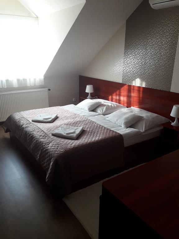 Csillag Panzio Hotel Vac Luaran gambar