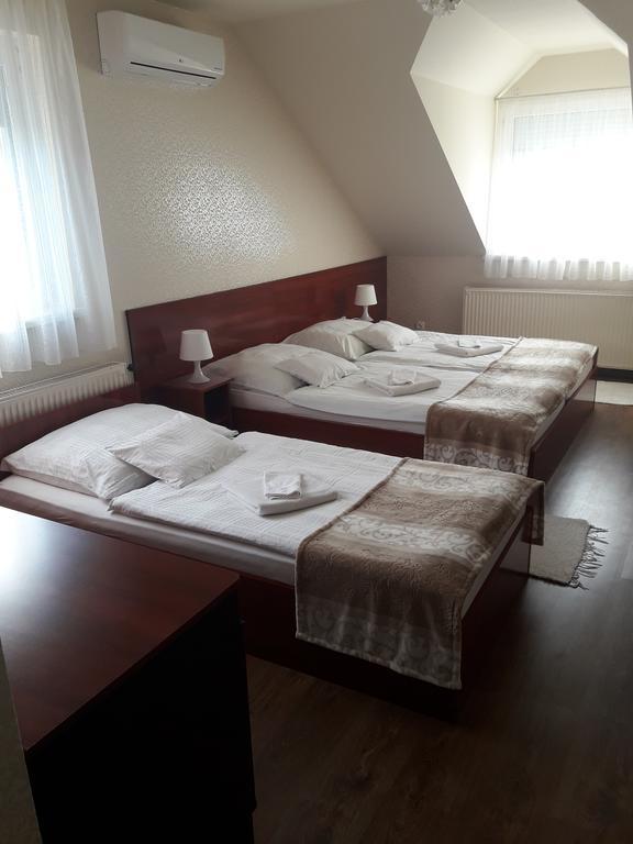 Csillag Panzio Hotel Vac Luaran gambar