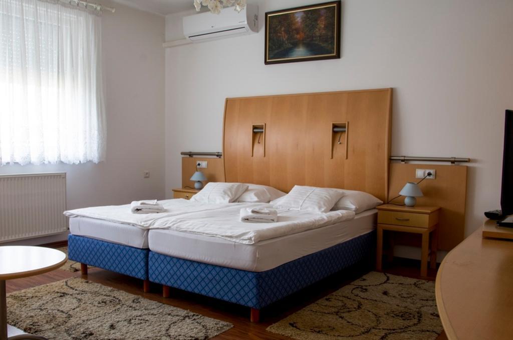 Csillag Panzio Hotel Vac Luaran gambar