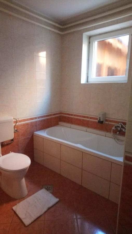 Csillag Panzio Hotel Vac Luaran gambar